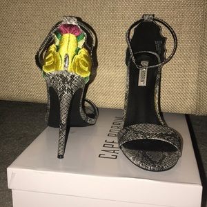 Have been worn but has no visible signs of wear